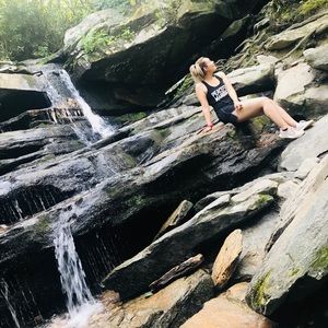 Meet your Posher, Nelly